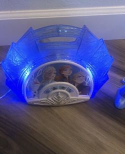 Frozen Sing A Long Boombox With Microphone.  Like New! Lights And Music. Excellent Condition.  Has New Batteries. From Kohls. 