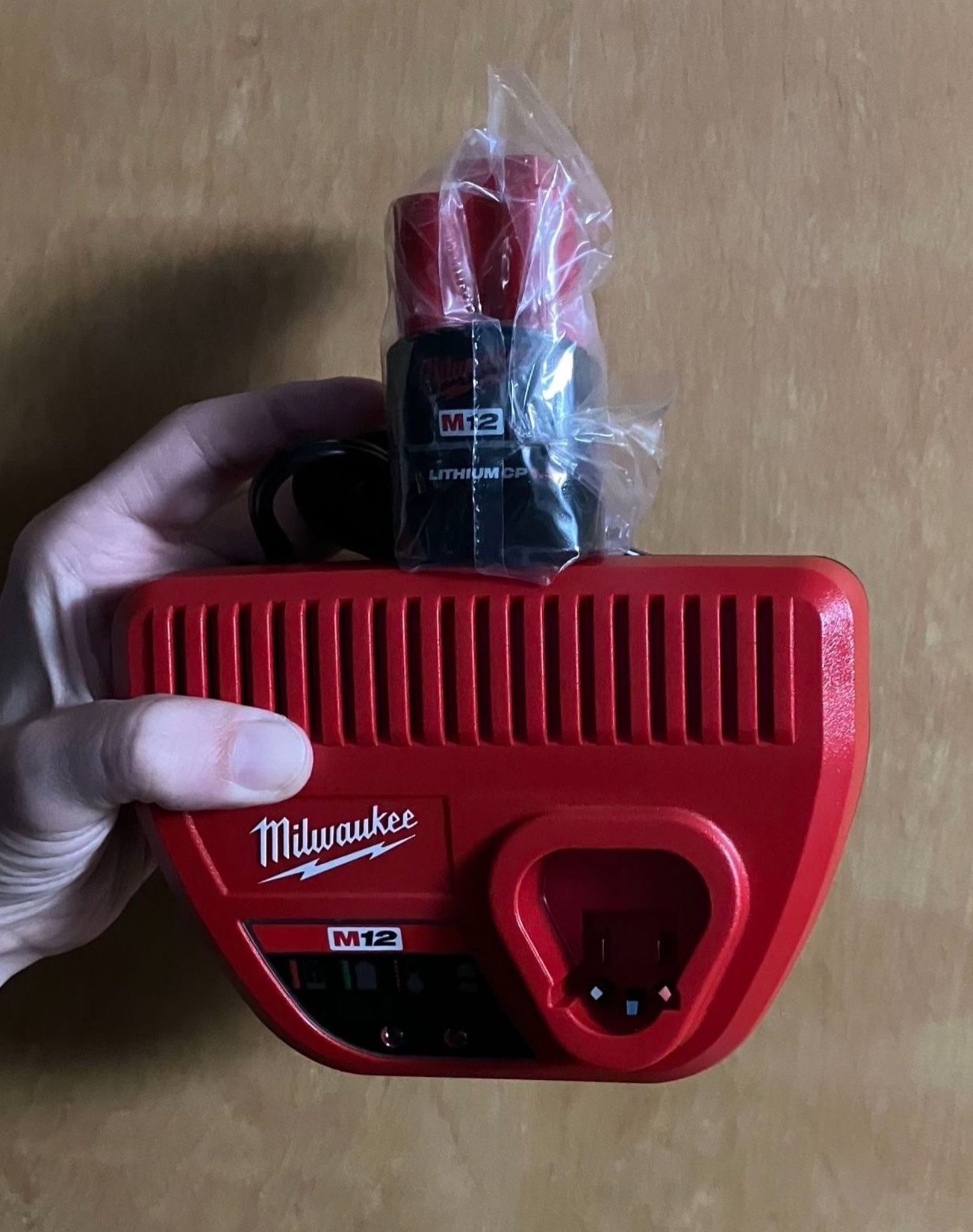 BRAND NEW Genuine OEM Milwaukee M12 12V CP 1.5ah Battery and Charger 1.5 1.5a m12 volt +