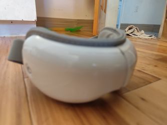 Eye massager