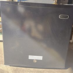 Mini fridge and freezer