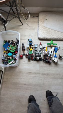 Lego set lot, confirmed 5+ sets. (120 OBO)