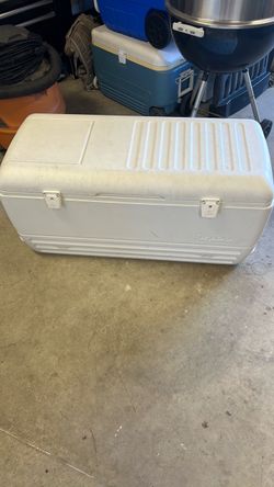 Large white insulated igloo cooler chest