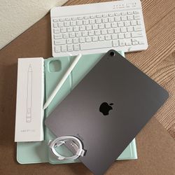 Apple iPad Air 5th Generation (M1 chip / 2022) 64GB with keyboard, pencil & Accessories 