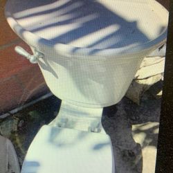 Four Toilets Two Pieces Tank And Bowl