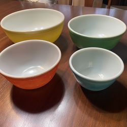 Vintage Pyrex Primary Colors Set Of 4 