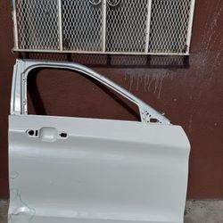2020-2021-2023 Ford Explorer Front Door RH