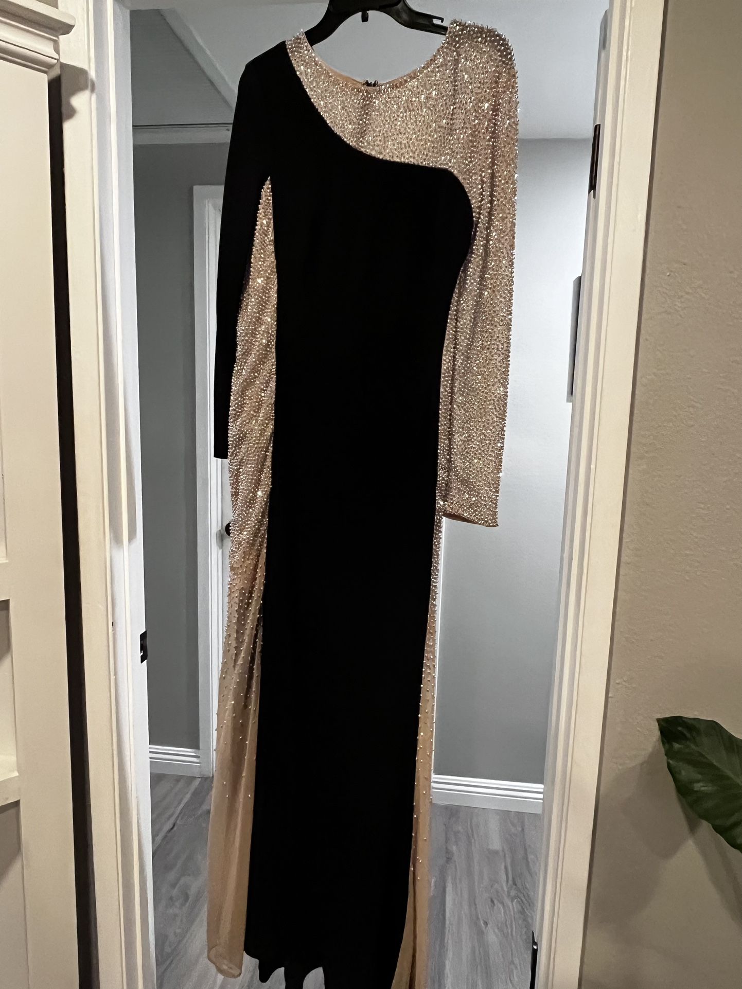Long sleeve dress with beads