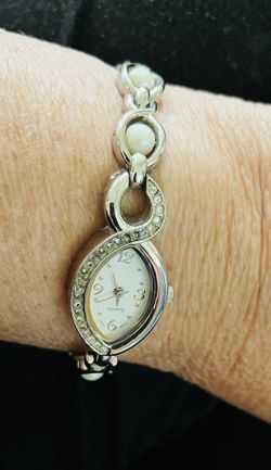 Avon American Vintage Women's Silver Watch Faux Pearls With Rhinestone Bezel 2nd Hand 