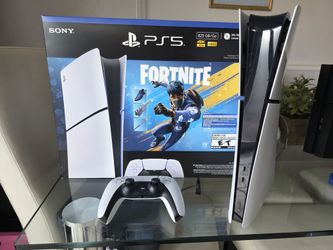 PLAYSTATION 5 SLIM DIGITAL CON SU CONTROL Y SUS CABLES 