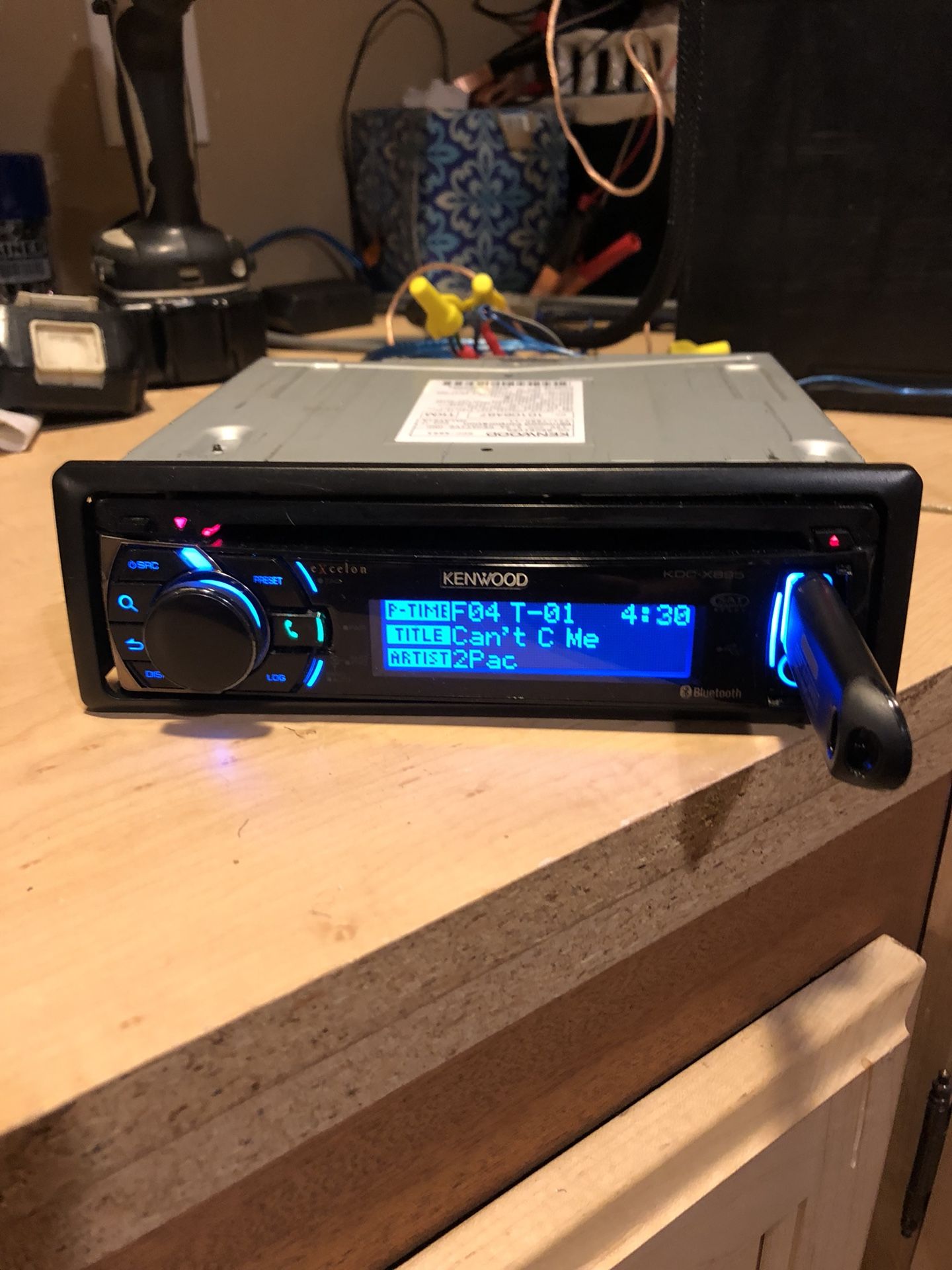 Kenwood Excelon KDC-X895 Head unit in good condition. Bluetooth, usb and Aux on front , comes with remote control. Has Front, Rear and Sub RCA OUTPUT