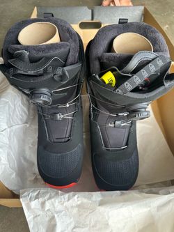 Salomon women’s snowboarding boots size 8