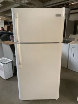 Fridge Frigidaire good condition 90 days warranty Refry Frigidaire buenas Condiciones 90 dias de Garantia