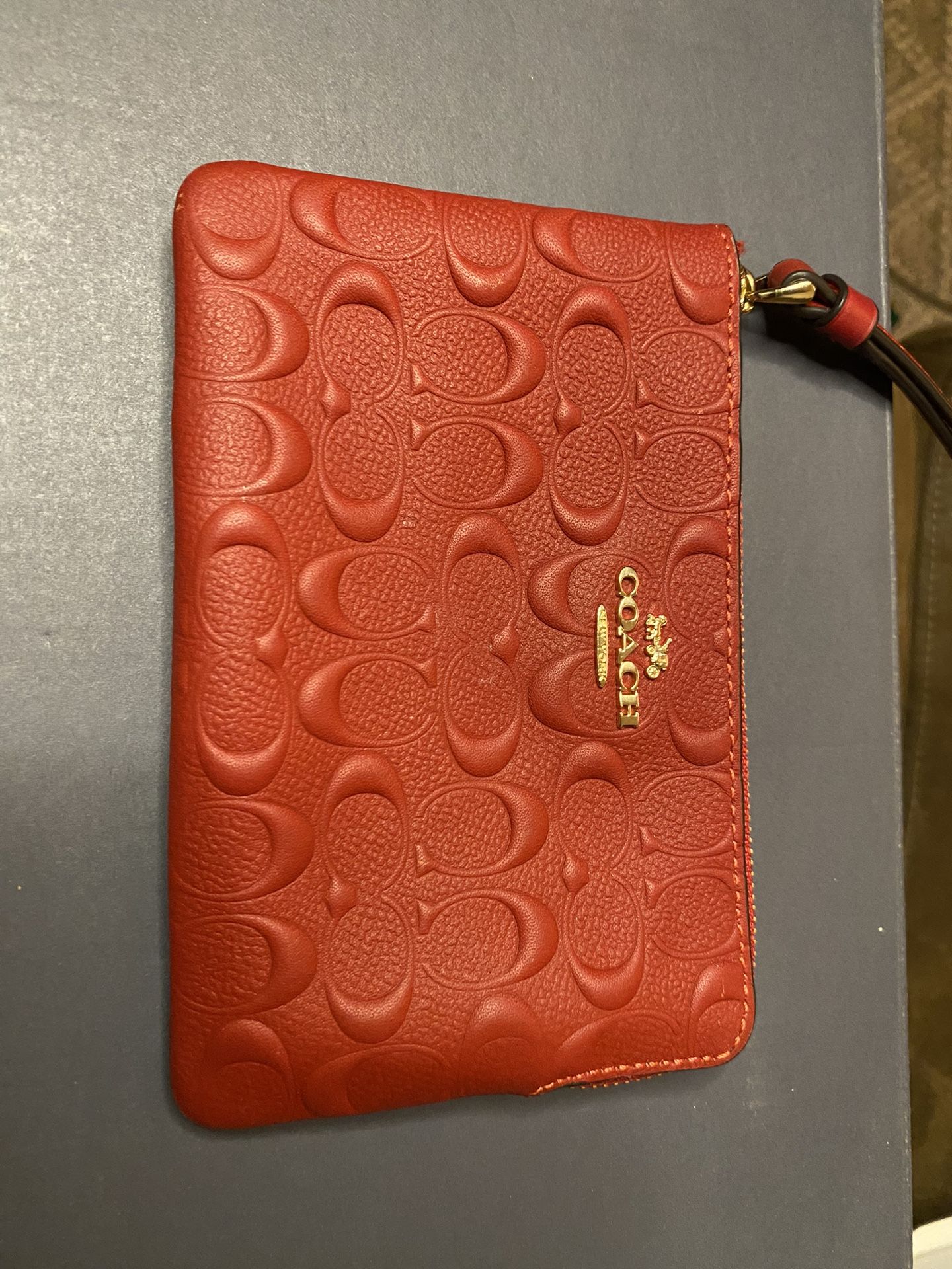 Corner Zip Wristlet In Signature Leather