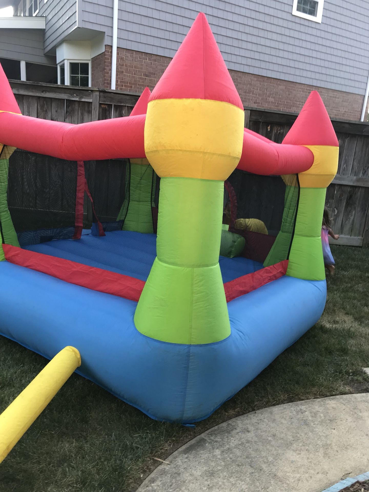 Jump bouncing house works for kids smaller than 5 (has some leaks that can be repaired)