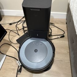 iRobot Roomba i4+ Evo Self-emptying vacuum 