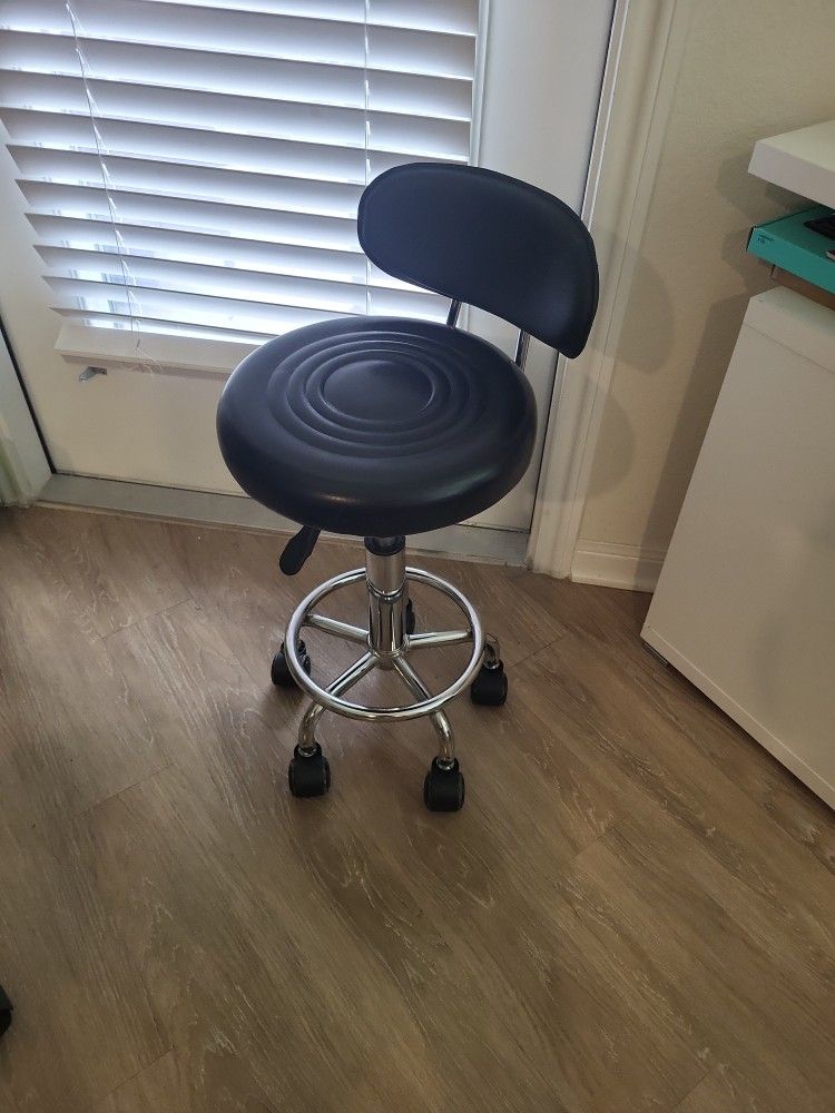Hydraulic rolling chair