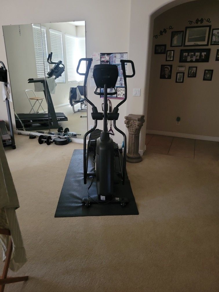 Xterra FS5.9e Elliptical Workout Machine