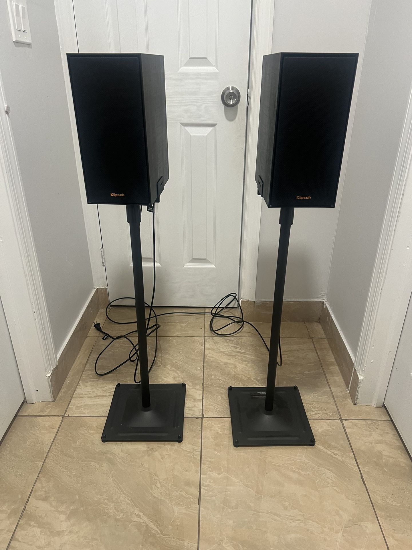 Klipsch Reference R-40PM Powered Bookshelf Speakers