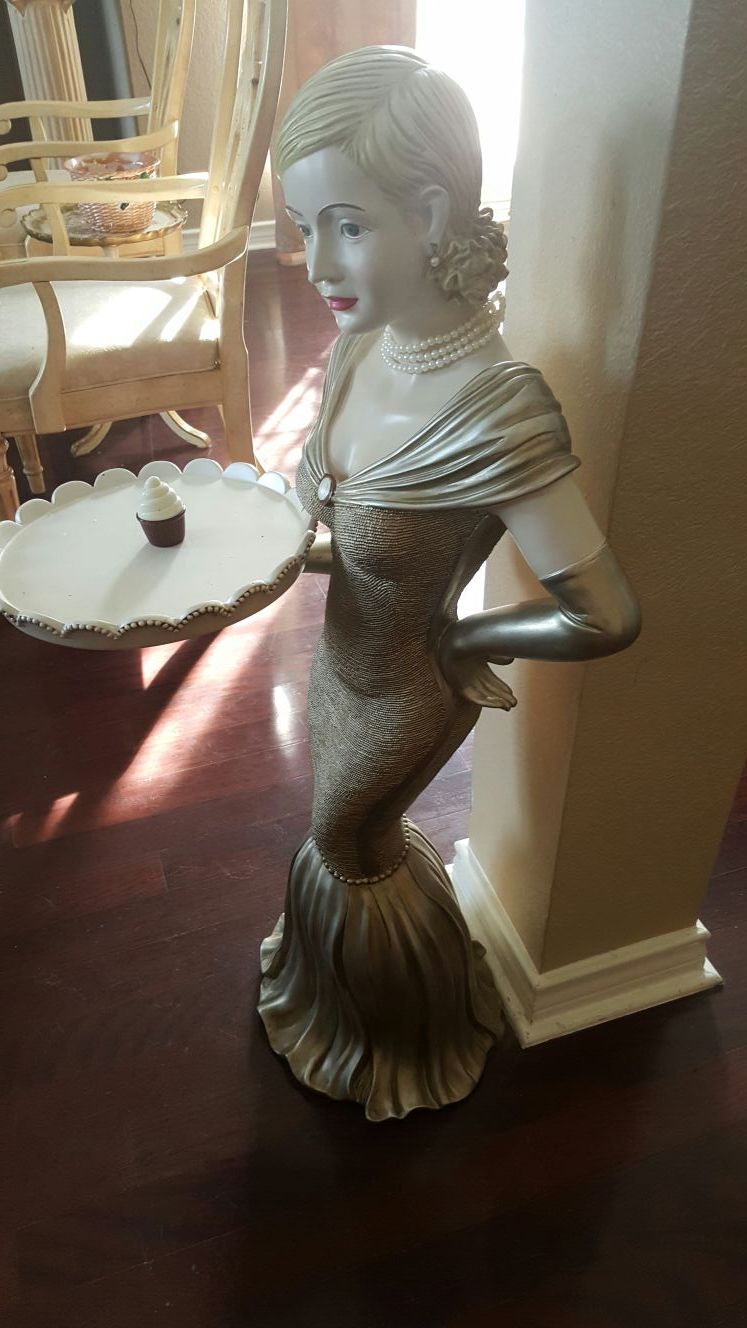 Bombay Co. Nicolette the tray statue for Sale in Grand Prairie, TX