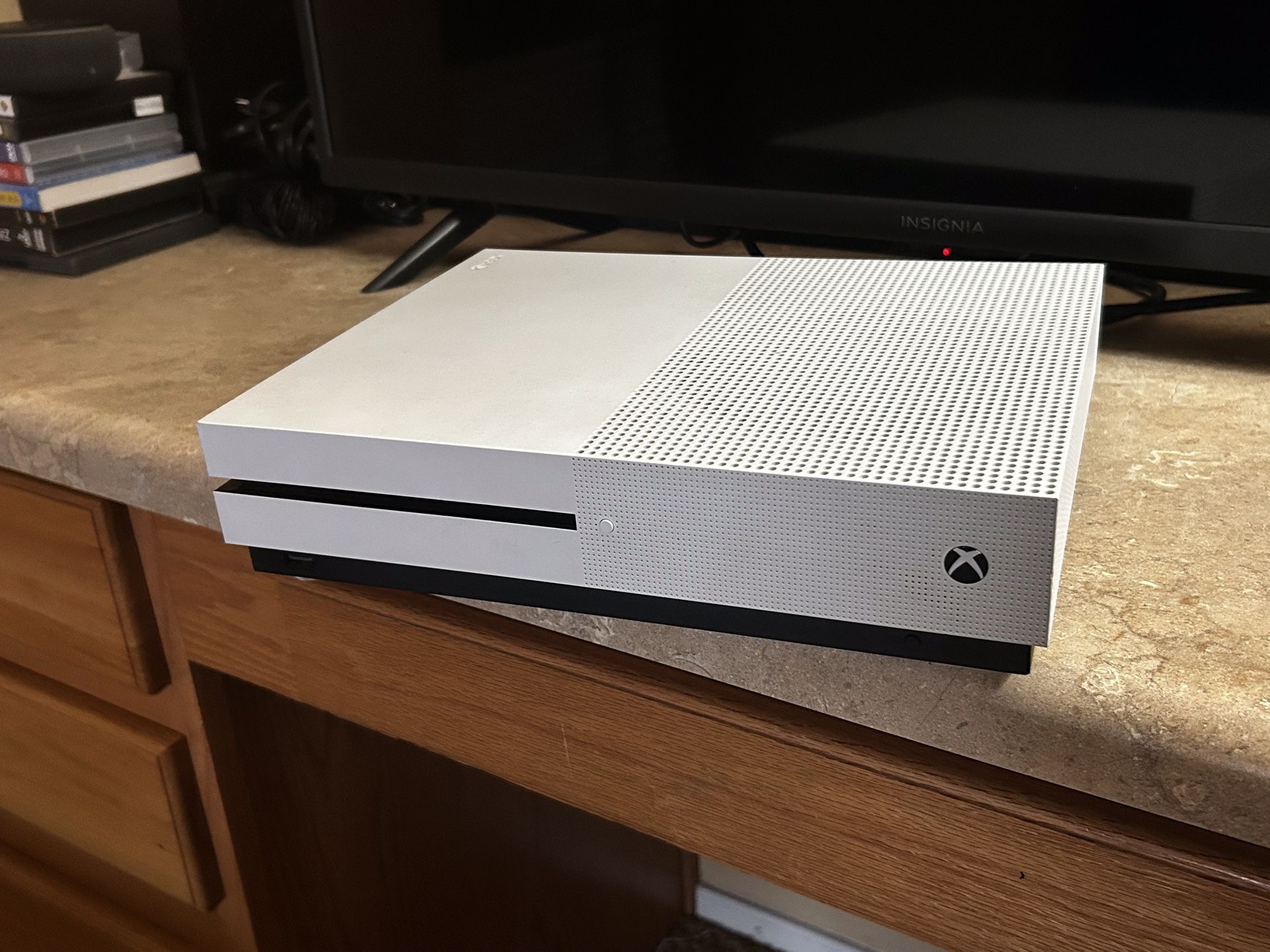Xbox One S ( Broken, For Parts )