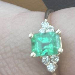 14k Gold Emerald Diamond Ring 