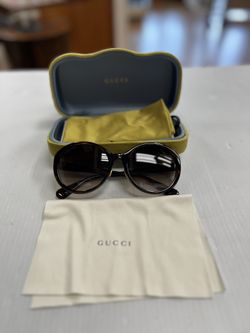 GUCCI GG0370SK, USED, IN GOOD CONDITION, COMES WITH CASE