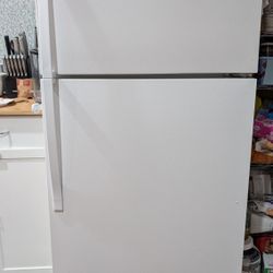Whirlpool -14.3 Cu. Top Freezer Refrigerator _ White 