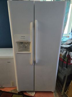 FRIGAIRE French Door Refrigerator