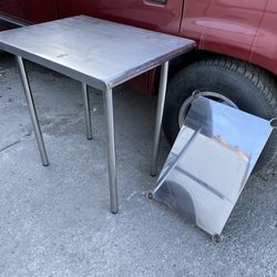 Table with removable legs