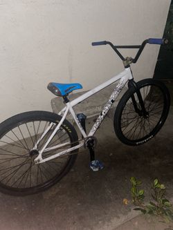 Throne goon x Chad ( READ DESCRIPTION)