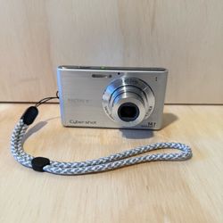 Sony Cyber-Shot DSC-W330 Slv Digital Camera TESTED GOOD w/Bat-Card-Char Read Blw