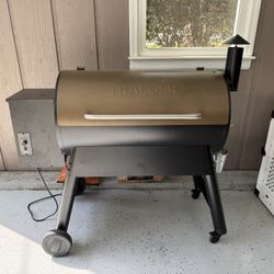 Pending -Traeger Pellet Grill – Great Condition Traeger Pellet Grill – Great Condition 
