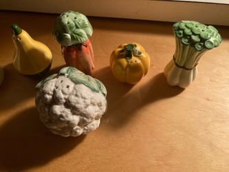 Vegetable salt and pepper shakers