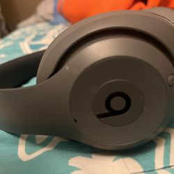 Grey Wireless Beats By Dre