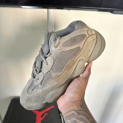 adidas Yeezy 500 Ash Grey (size 11)