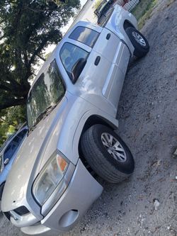 2009 Mitsubishi Raider