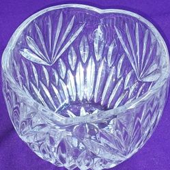 Princess House Heritage Collection crystal Rose Bowl,  Made of 24% Lead Crystal. APP5