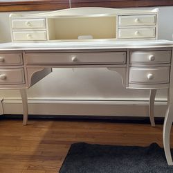 Pottery Barn Desk/ Vanity With Hutch, Pull Out Keyboard  Draw In Distressed White 