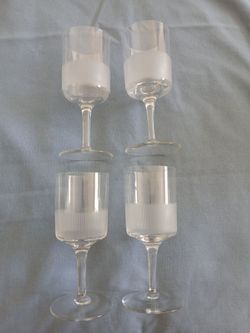 Set Of 4 Fine Glass Wine Glasses