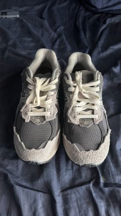New Balance 2002R men’s 7.5 shoe