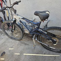 3 SCHWIN Mountains  Bikes