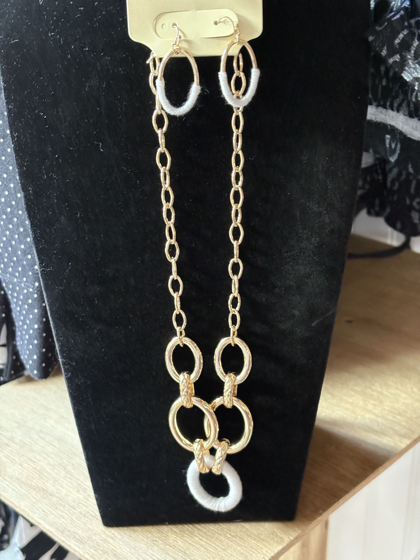 Gold-Tone Necklace with Bold Links W/ Matching Earrings