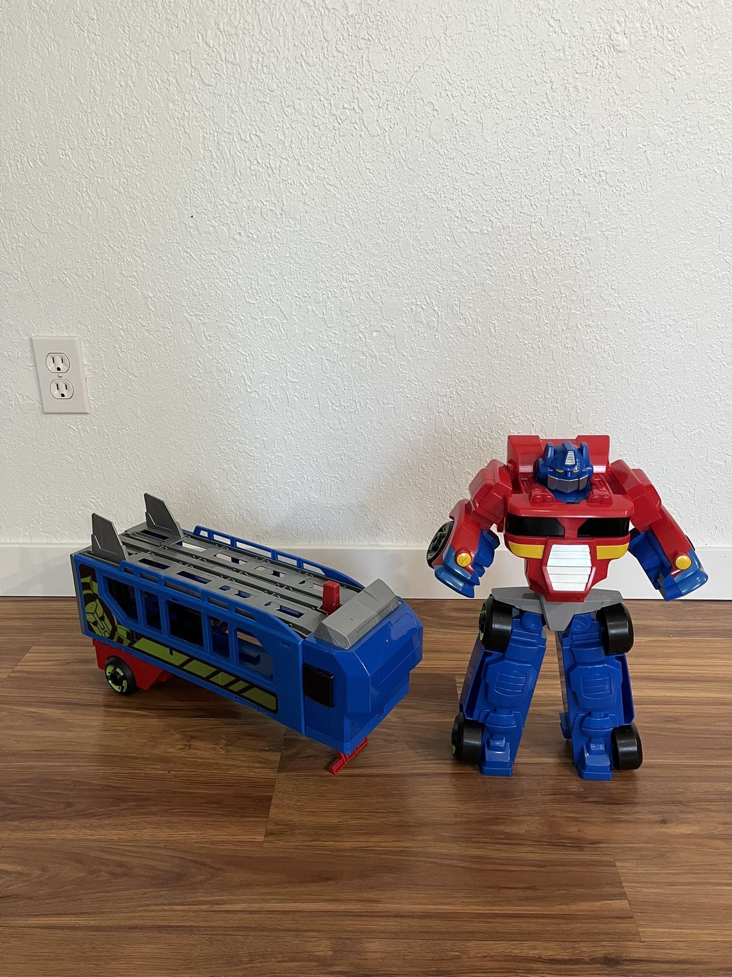 Transformers RBT Optimus Prime Race Track Trailer