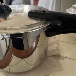 Pressure Cooker - TFal - Excellent Conditions