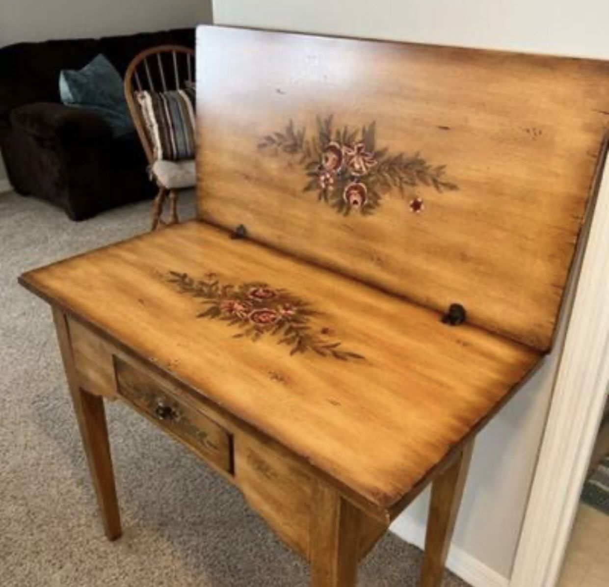 FLORAL PRINT TABLE W ROTATING FLIP TOP