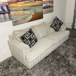 * Like New * Ashley Furniture 1pc Modular Off-White Sofa ( Free Delivery )