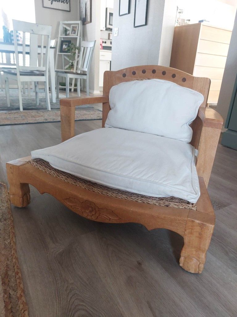 Beautiful Giaim Meditation Chair