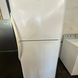 Frigidaire Top Freezer Refrigerator 