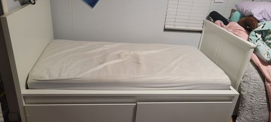 Twin bed