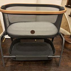 Selling Maxi-Cosi Bassinet and Selling 4moms mamaRoo baby swing